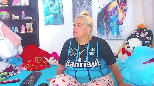 Snapshot of estrellita_fugaz16x chatting on 01.28.25 estrellita fugaz16x online show from 01.28.25