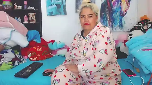 Snapshot of estrellita_fugaz16x chatting on 01.28.25 estrellita fugaz16x online show from 01.28.25