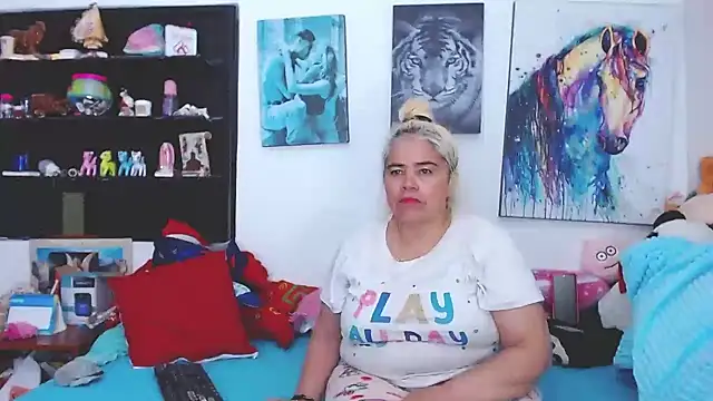 Snapshot of estrellita_fugaz16x chatting on 01.31.25 estrellita fugaz16x online show from 01.31.25