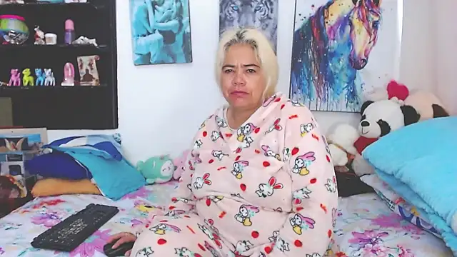 Snapshot of estrellita_fugaz16x chatting on 02.02.25 estrellita fugaz16x online show from 02.02.25