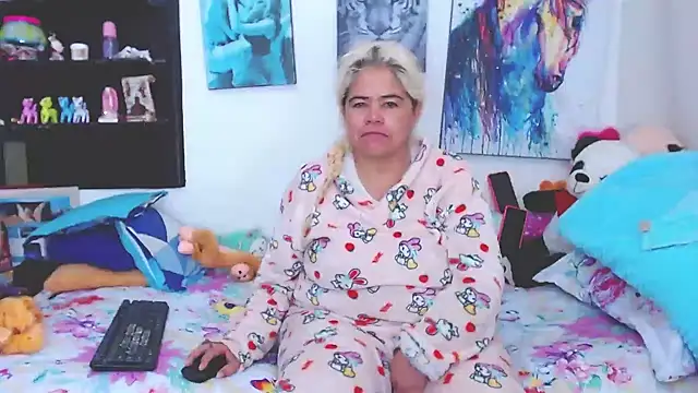 Snapshot of estrellita_fugaz16x chatting on 02.03.25 estrellita fugaz16x online show from 02.03.25