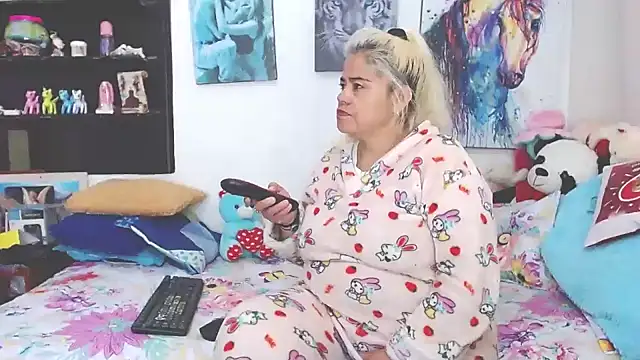 Snapshot of estrellita_fugaz16x chatting on 02.08.25 estrellita fugaz16x online show from 02.08.25