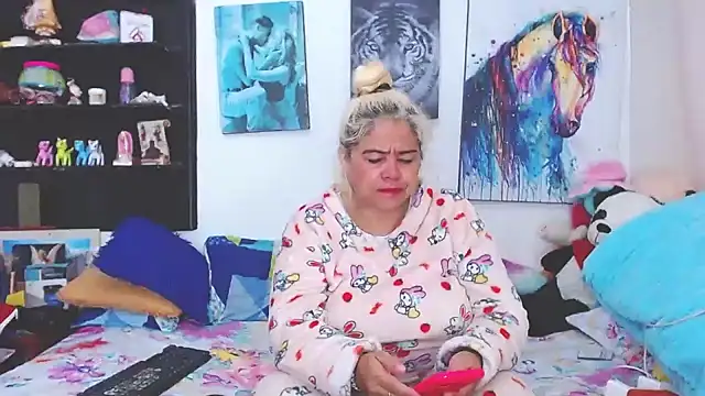 Snapshot of estrellita_fugaz16x chatting on 02.08.25 estrellita fugaz16x online show from 02.08.25