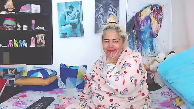 Snapshot of estrellita_fugaz16x chatting on 02.11.25 estrellita fugaz16x online show from 02.11.25