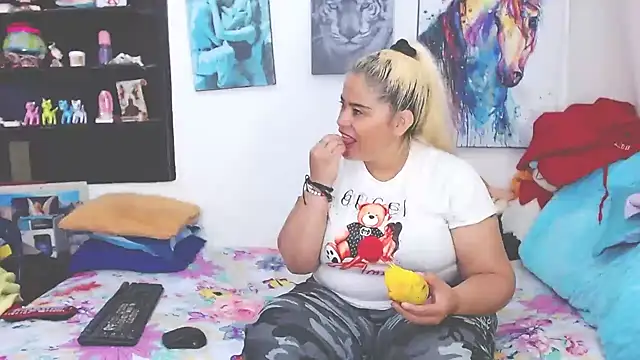 Snapshot of estrellita_fugaz16x chatting on 02.12.25 estrellita fugaz16x online show from 02.12.25