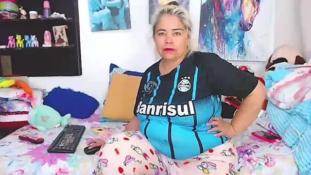 Snapshot of estrellita_fugaz16x chatting on 02.19.25 estrellita fugaz16x online show from 02.19.25