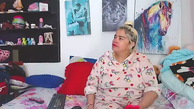 Snapshot of estrellita_fugaz16x chatting on 03.06.25 estrellita fugaz16x online show from 03.06.25