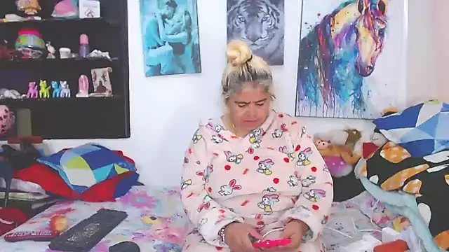 Snapshot of estrellita_fugaz16x chatting on 03.08.25 estrellita fugaz16x online show from 03.08.25