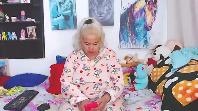 Snapshot of estrellita_fugaz16x chatting on 03.15.25 estrellita fugaz16x online show from 03.15.25