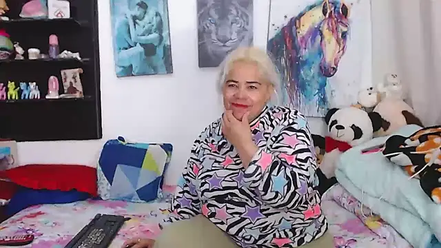 Snapshot of estrellita_fugaz16x chatting on 03.18.25 estrellita fugaz16x online show from 03.18.25