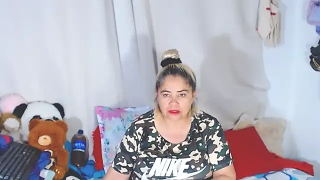 Snapshot of estrellita_fugaz16x chatting on 09.10.25 estrellita fugaz16x online show from 09.10.25