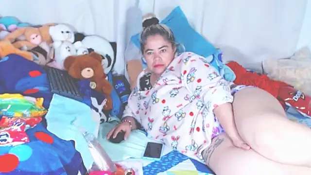 Snapshot of estrellita_fugaz16x chatting on 09.11.25 estrellita fugaz16x online show from 09.11.25