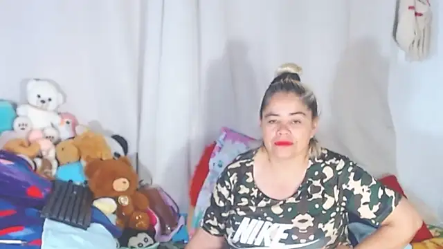 Snapshot of estrellita_fugaz16x chatting on 09.15.25 estrellita fugaz16x online show from 09.15.25