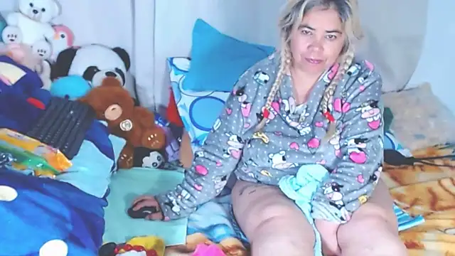 Snapshot of estrellita_fugaz16x chatting on 09.22.25 estrellita fugaz16x online show from 09.22.25