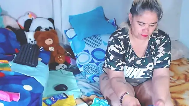 Snapshot of estrellita_fugaz16x chatting on 10.07.25 estrellita fugaz16x online show from 10.07.25