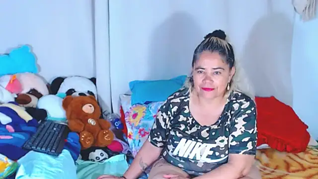 Snapshot of estrellita_fugaz16x chatting on 10.08.25 estrellita fugaz16x online show from 10.08.25