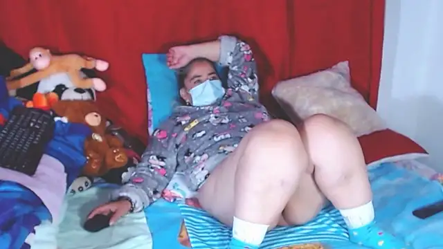 Snapshot of estrellita_fugaz16x chatting on 10.18.25 estrellita fugaz16x online show from 10.18.25