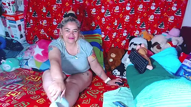 Snapshot of estrellita_fugaz16x chatting on 05.13.26 estrellita fugaz16x online show from 05.13.26