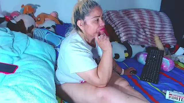 Snapshot of estrellita_fugaz16x chatting on 06.05.26 estrellita fugaz16x online show from 06.05.26