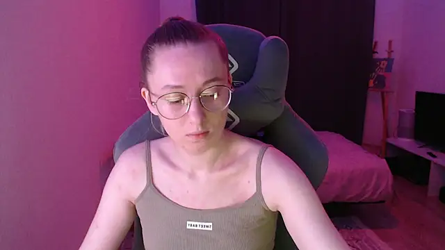 Snapshot of AnabelFrel chatting on 10.30.25 AnabelFrel online show from 10.30.25