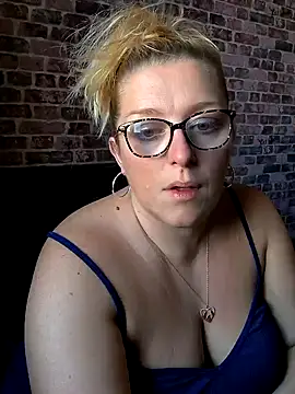 Snapshot of winniess40 chatting on 12.21.24 winniess40 online show from 12.21.24