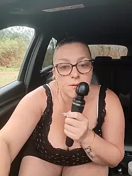 Snapshot of winniess40 chatting on 04.15.26 winniess40 online show from 04.15.26