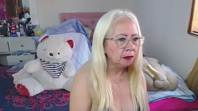 Snapshot of lucy_belle_bm chatting on 04.27.26 lucy belle bm online show from 04.27.26