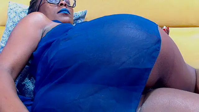 Snapshot of SLUTYLISA chatting on 09.15.25 SLUTYLISA online show from 09.15.25