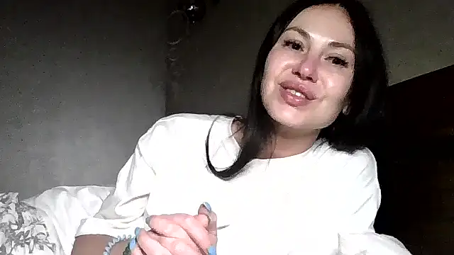 Snapshot of JulianaGold1 chatting on 02.01.26 JulianaGold1 online show from 02.01.26