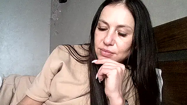 Snapshot of JulianaGold1 chatting on 03.31.26 JulianaGold1 online show from 03.31.26