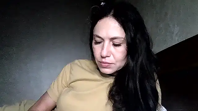 Snapshot of JulianaGold1 chatting on 04.25.26 JulianaGold1 online show from 04.25.26
