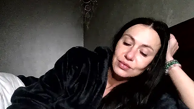 Snapshot of JulianaGold1 chatting on 04.30.26 JulianaGold1 online show from 04.30.26