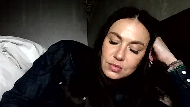Snapshot of JulianaGold1 chatting on 05.03.26 JulianaGold1 online show from 05.03.26