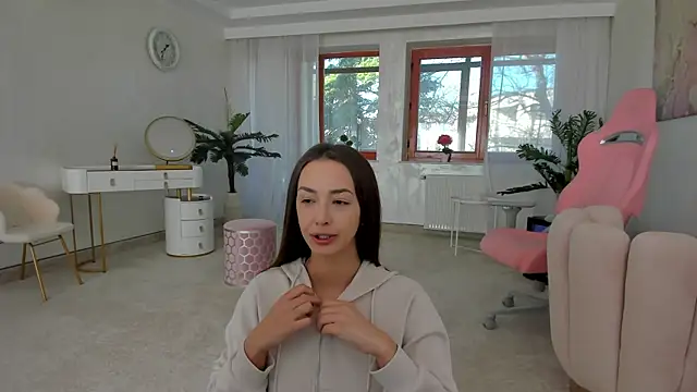 TiffanyHouston  online show from 03.08.25