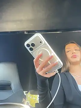 TiffanyHouston  online show from 04.25.26