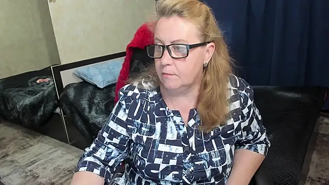 Snapshot of Frau_Marta chatting on 04.24.26 Frau Marta online show from 04.24.26