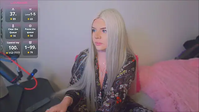 Snapshot of ParadiseRose chatting on 10.25.25 ParadiseRose online show from 10.25.25