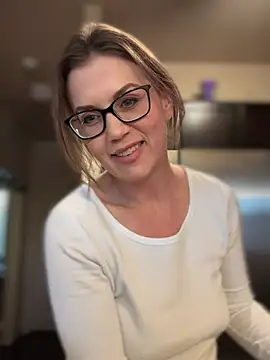 MaiseKnox online show from 12.05.24