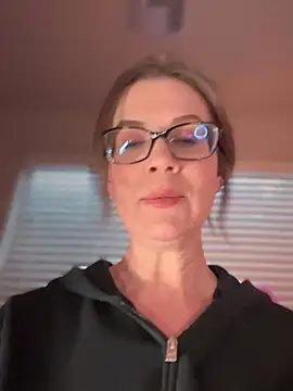 MaiseKnox online show from 01.22.25