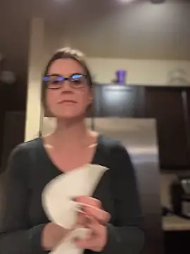 MaiseKnox online show from 02.05.25