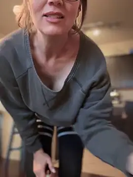 MaiseKnox online show from 03.08.25