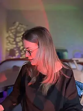 MaiseKnox online show from 03.15.25