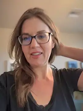 MaiseKnox online show from 03.15.25