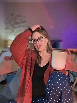 MaiseKnox online show from 03.16.25