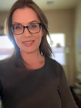 MaiseKnox online show from 09.12.25