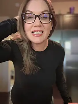 MaiseKnox online show from 10.17.25