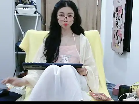 Snapshot of Cute_Ruby01 chatting on 04.04.26 Cute Ruby01 online show from 04.04.26