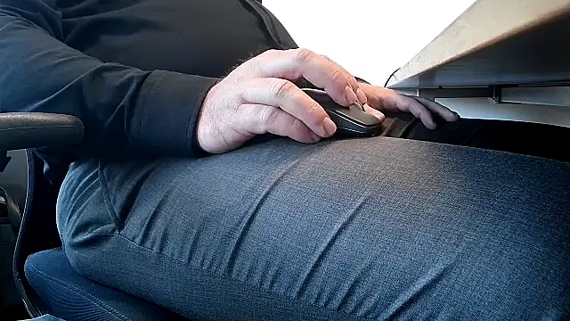 Snapshot of 69bezfleku chatting on 11.18.25 69bezfleku online show from 11.18.25