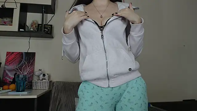 Snapshot of SugarTati chatting on 12.19.25 SugarTati online show from 12.19.25