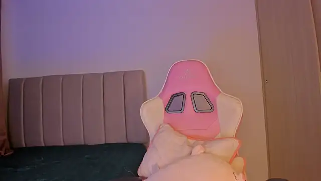 Snapshot of isa_bunny chatting on 02.20.26 isa bunny online show from 02.20.26